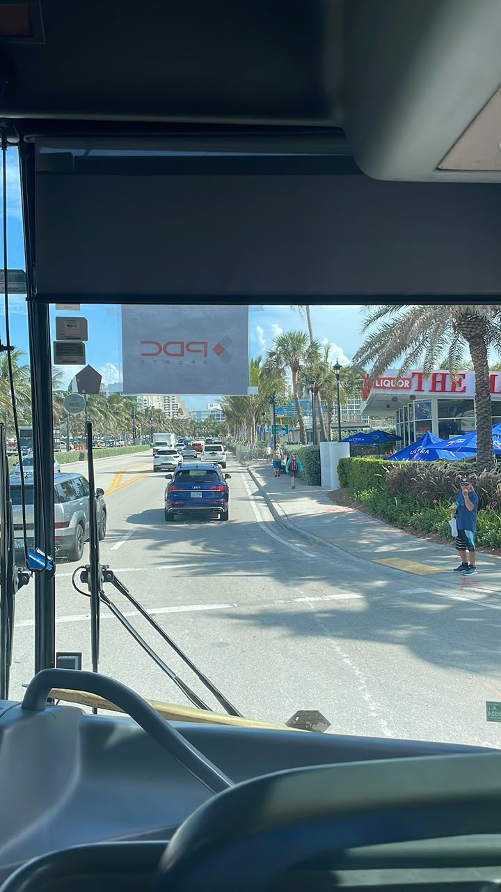 Bus de delegación con el cartel de PDC Sports
